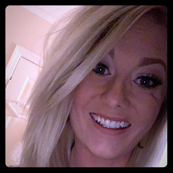 Meet your Posher, Leslie - Picture 1 of 5